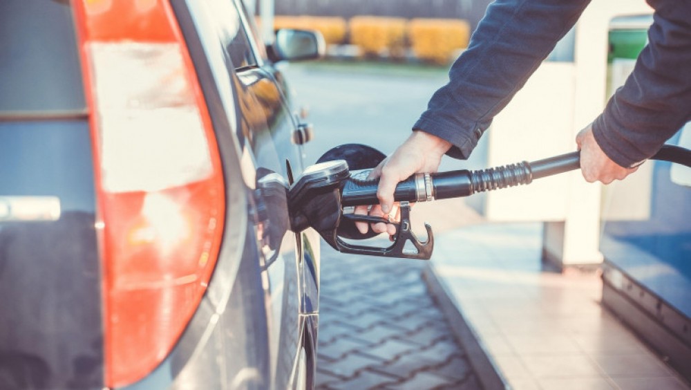 BREAKING NEWS // Carburanții se SCUMPESC din nou. Benzina se apropie de 26 lei, iar motorina a trecut de 23 lei